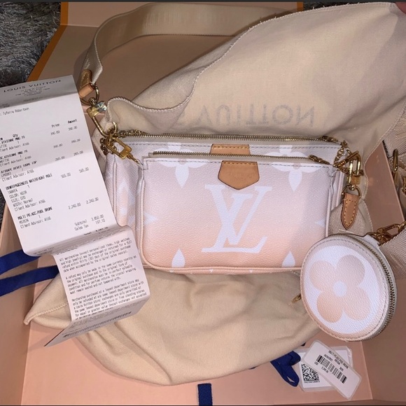 LOUIS VUITTON Monogram Giant By The Pool Multi Pochette Accessories - Picture 5 of 16